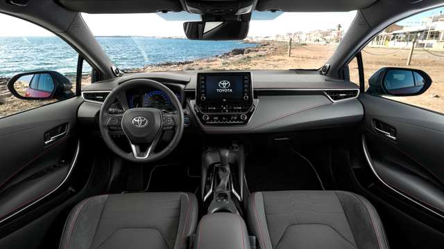 toyota-corolla-hybrid-review-2019-interior-goodwood-18022019.jpg