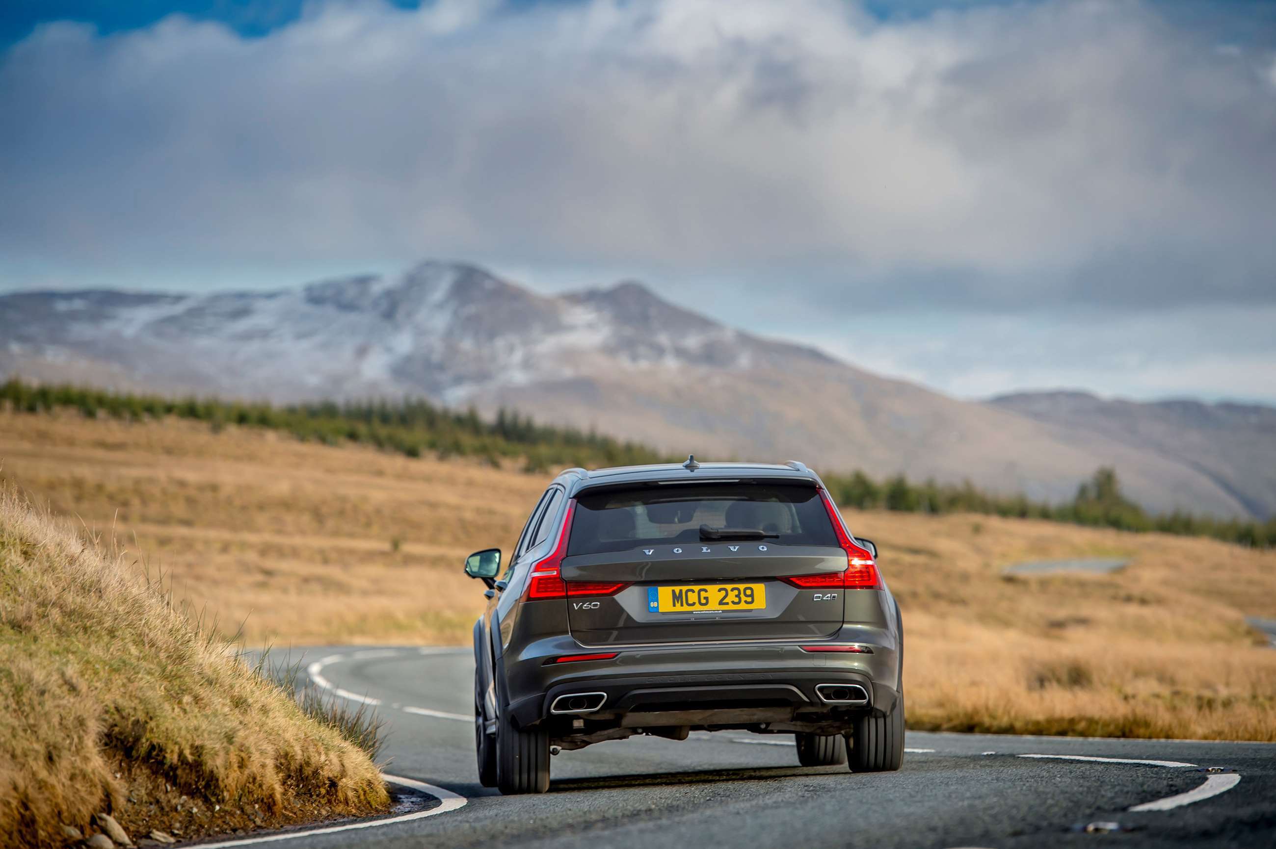 volvo-v60-cross-country-review-goodwood-06032019.jpg