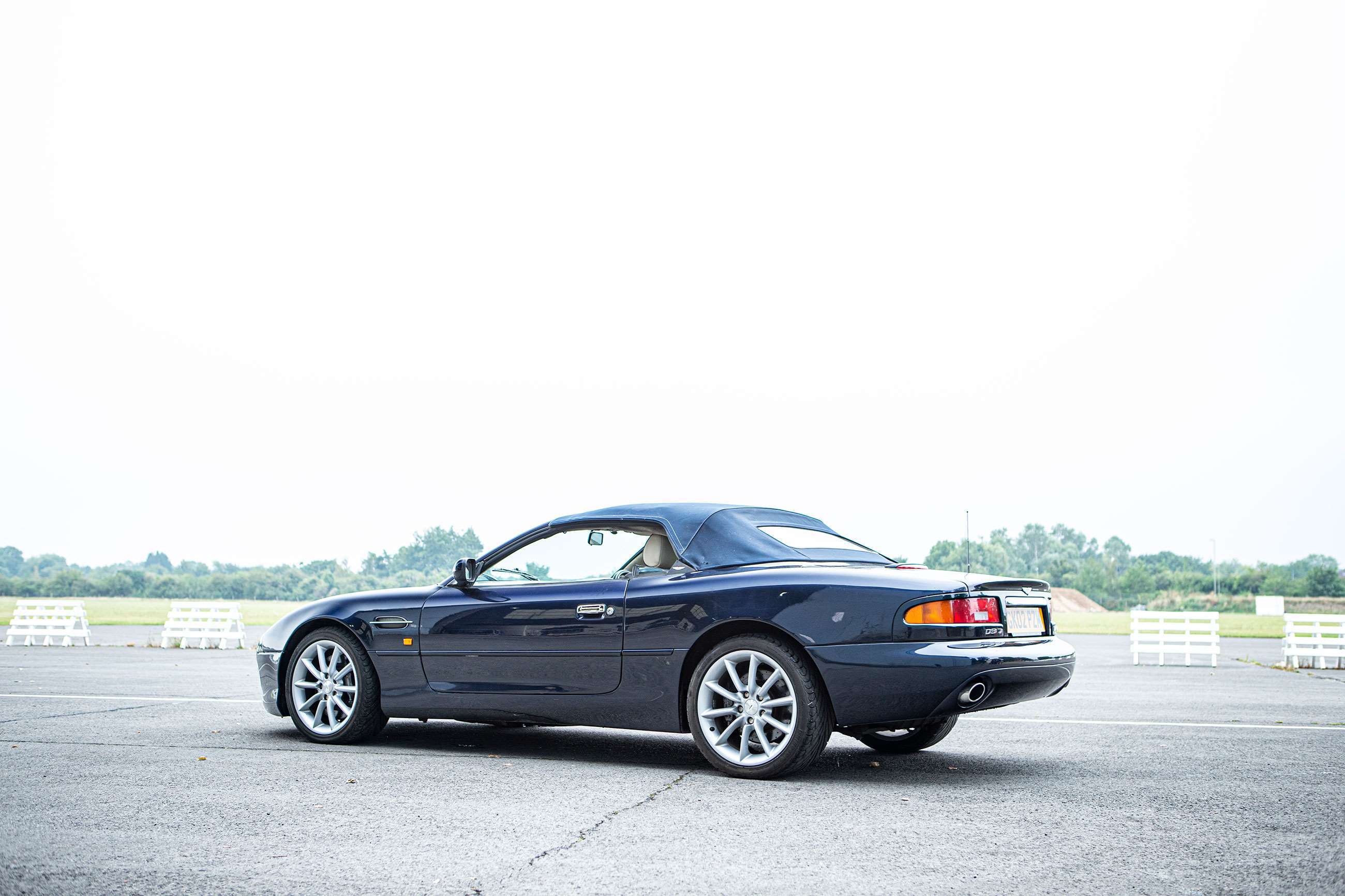 bonhams-mph-affordable-classics-3-aston-martin-db7-v12-vantage-volante-goodwood-26112020.jpg