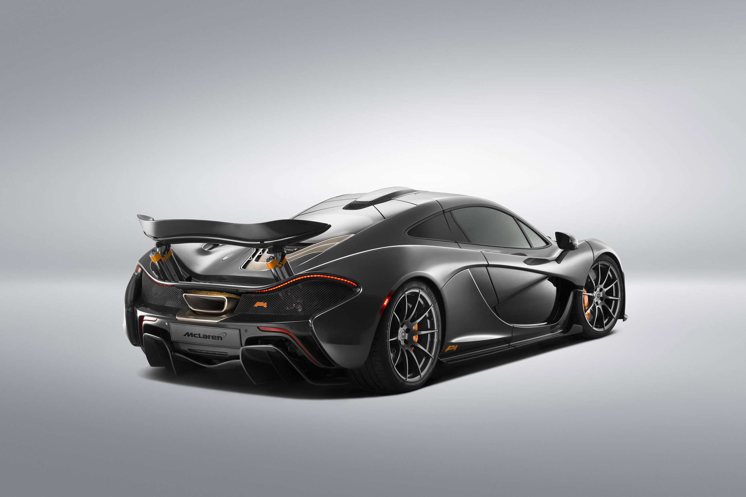 best-car-rear-ends-5-mclaren-p1-goodwood-24112020.jpg