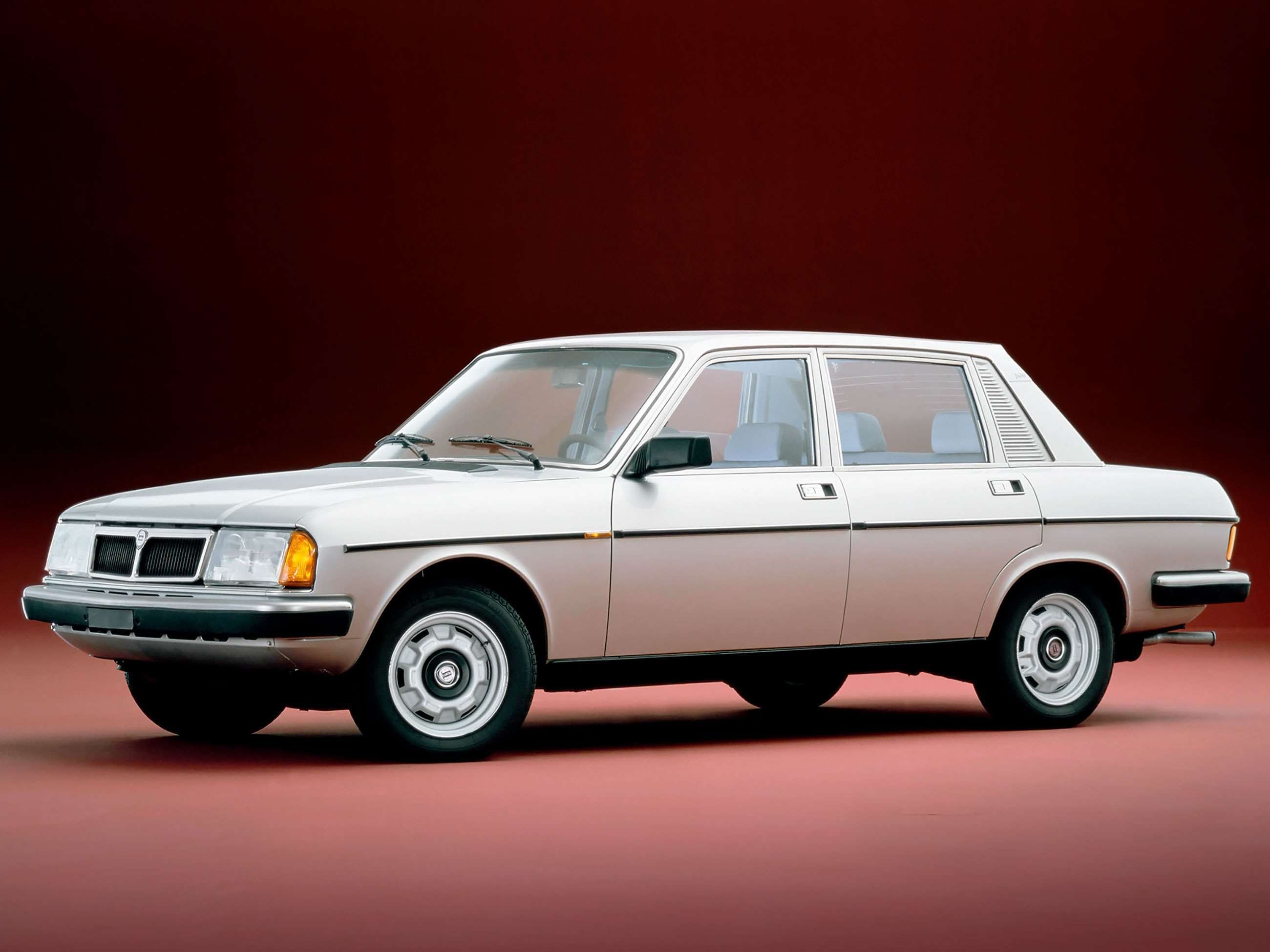 six-automotive-flops-1980-2-lancia-trevi-goodwood-07122020.jpg