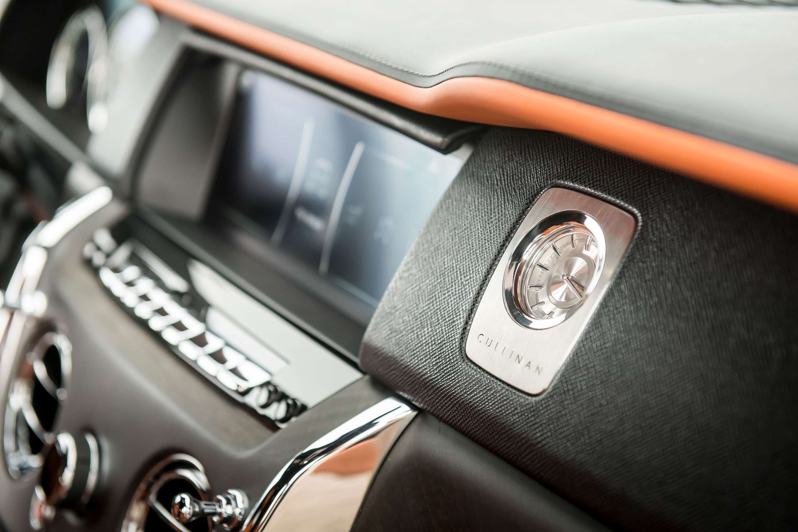 sustainable-car-interiors-rolls-royce-cullinan-interior-leather-goodwood-25032020.jpg