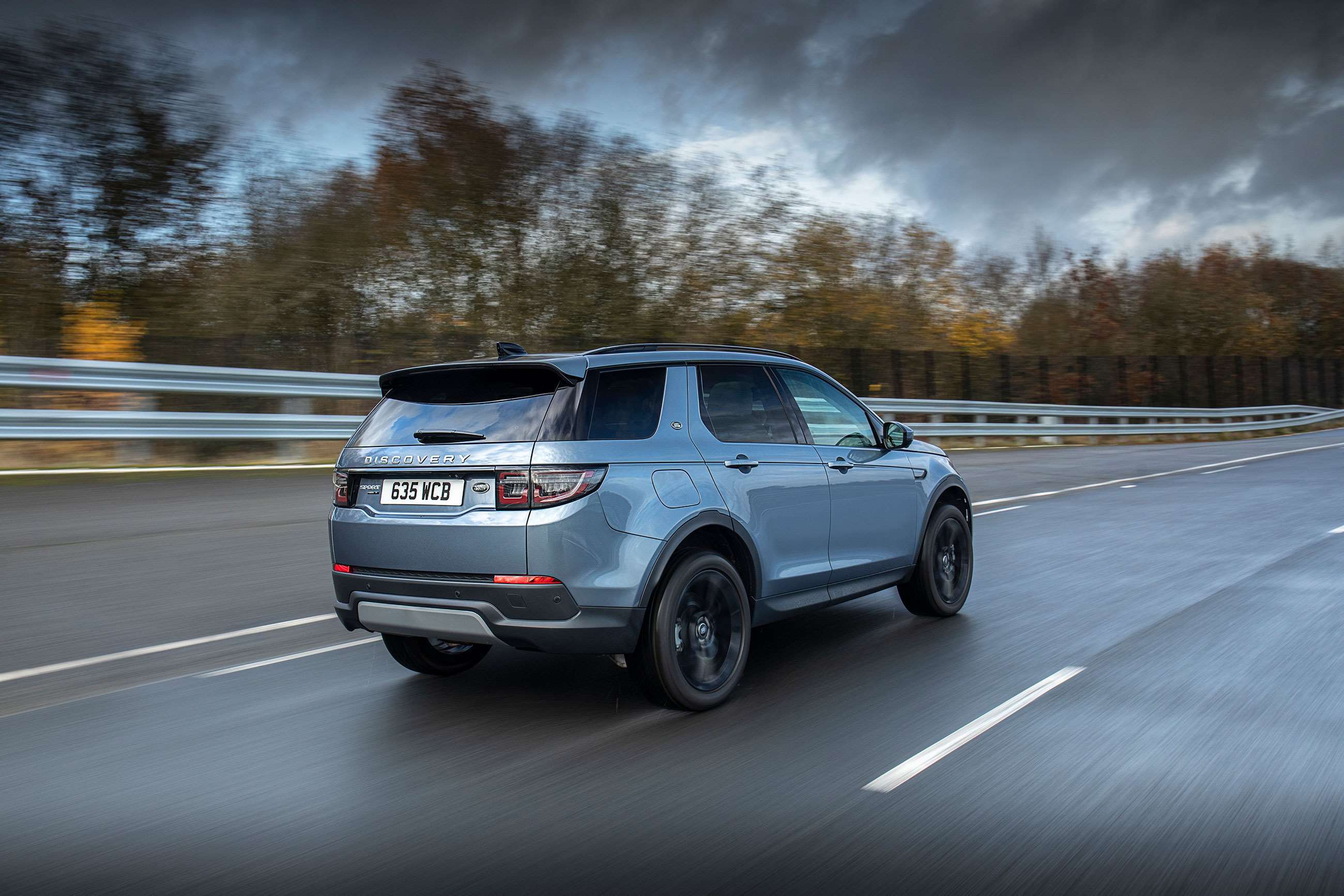 land-rover-discovery-sport-plug-in-hybrid-goodwood-23042020.jpg