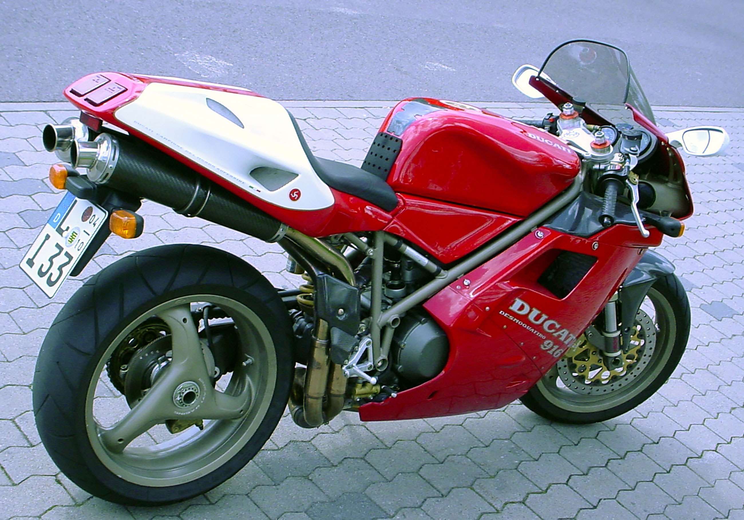 best-bikes-of-the-nineties-5-ducati-916-deko4you-goodwood-07052020.jpg
