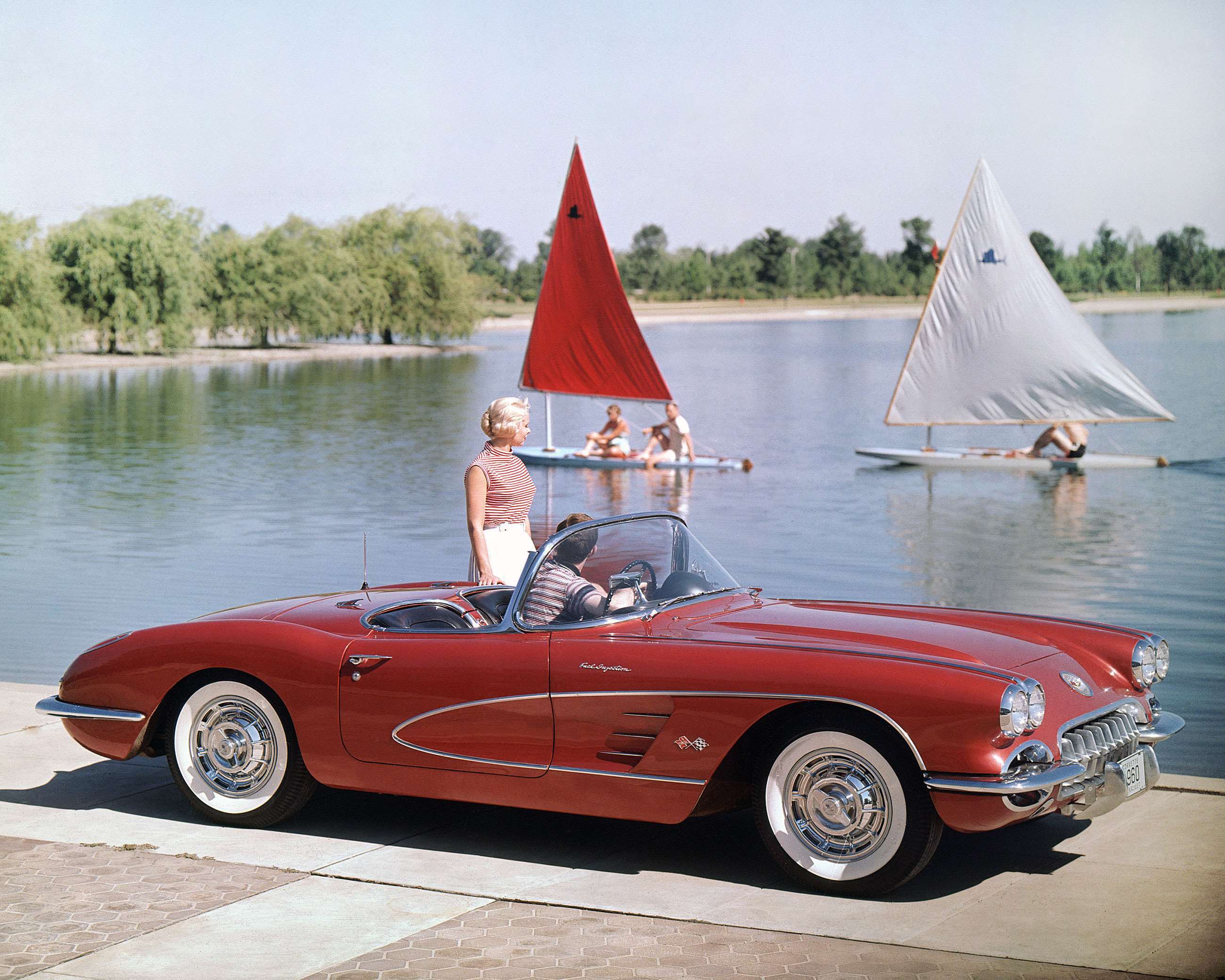 plastic-bodied-cars-1-chevrolet-corvette-convertible-1960-goodwood-01092020.jpg