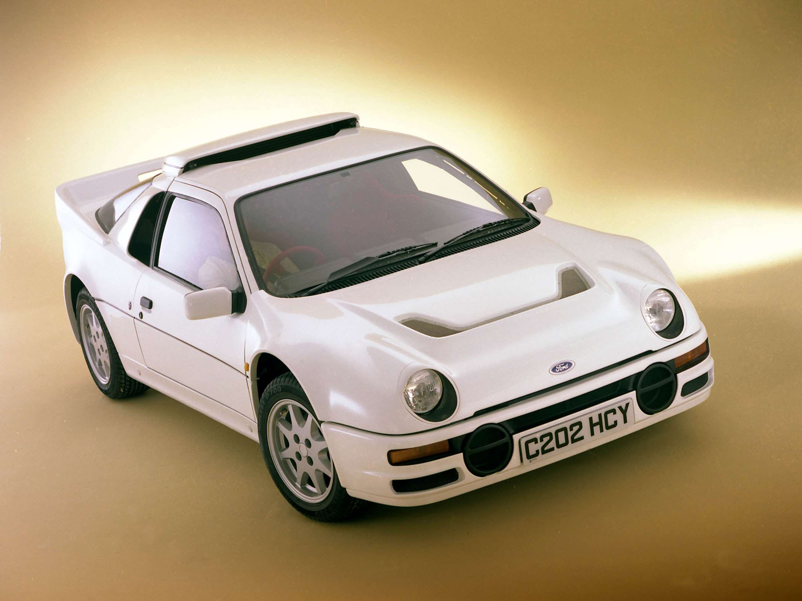 plastic-bodied-cars-3-ford-rs200-goodwood-01092020.jpg