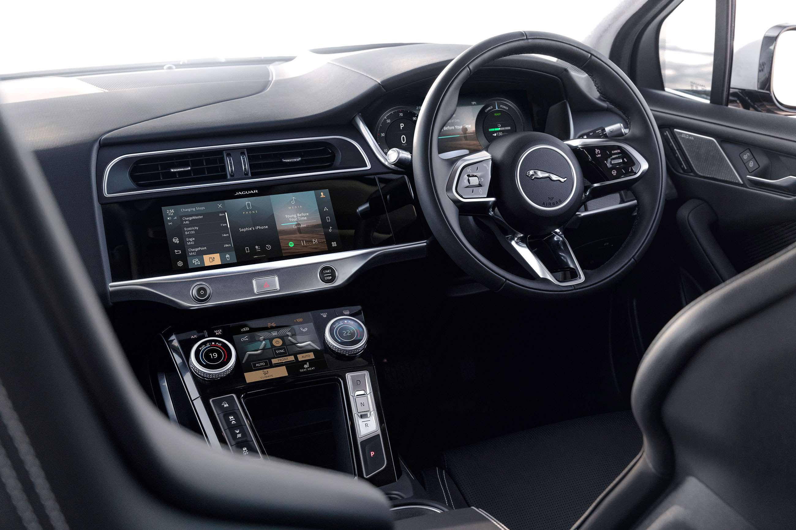 jaguar-i-pace-interior-design-goodwood-29012021.jpg