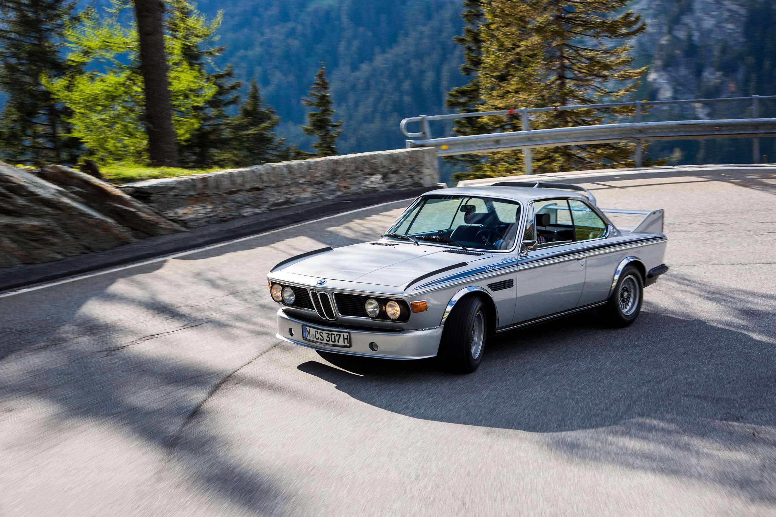 Легендарные бмв. BMW CSL 3.0 1975. BMW e9 CSL. BMW 3.0 CSL. BMW CSL 1975.