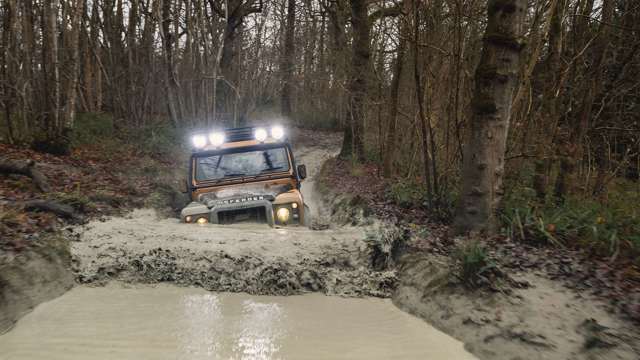 2021-land-rover-defender-trophy-goodwood-09022113.jpg