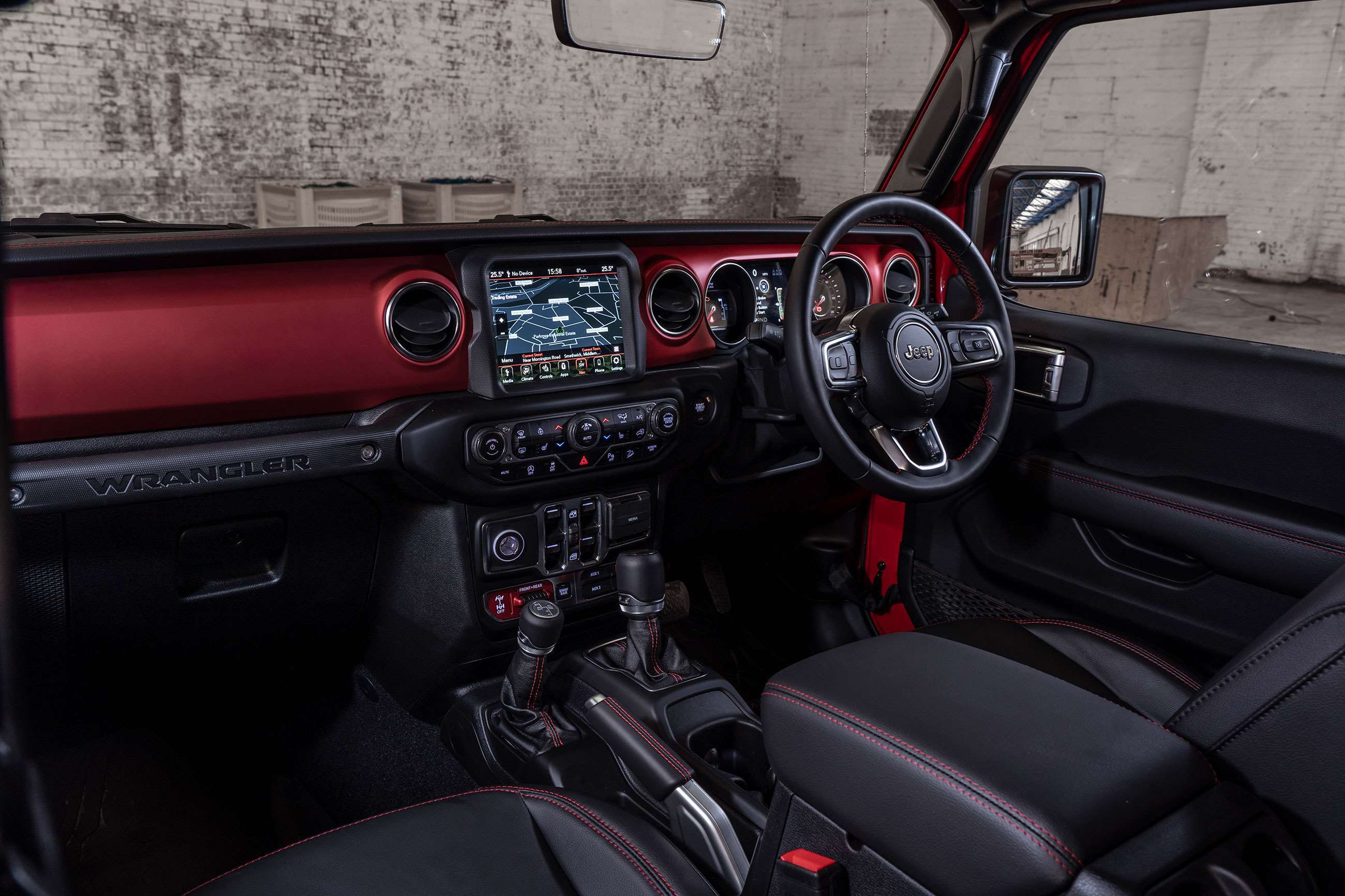 jeep-wrangler-41-interior-goodwood-02032021.jpg