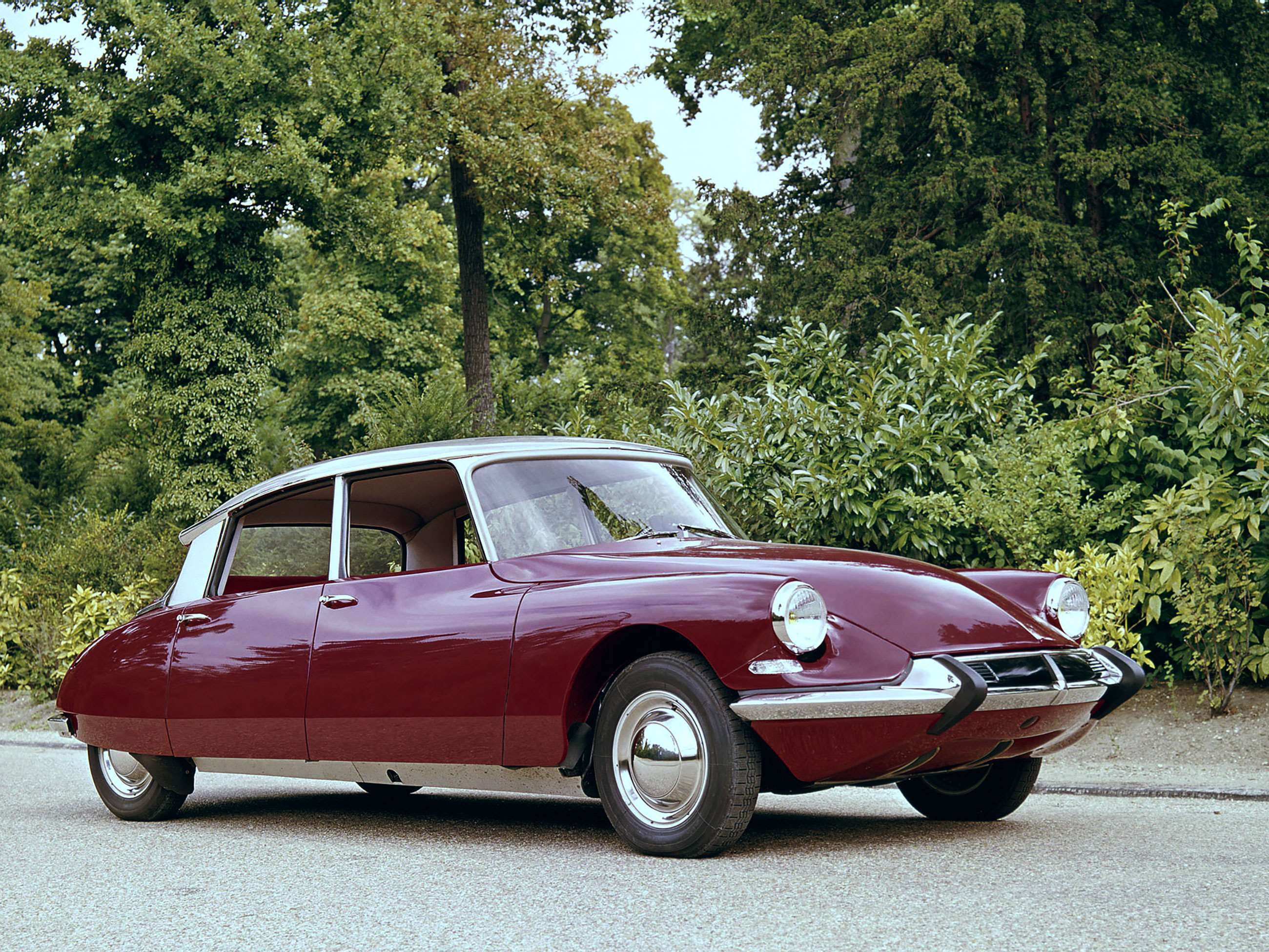 classic-cars-that-ned-ev-conversions-3-citroen-ds-goodwood-10082021.jpg