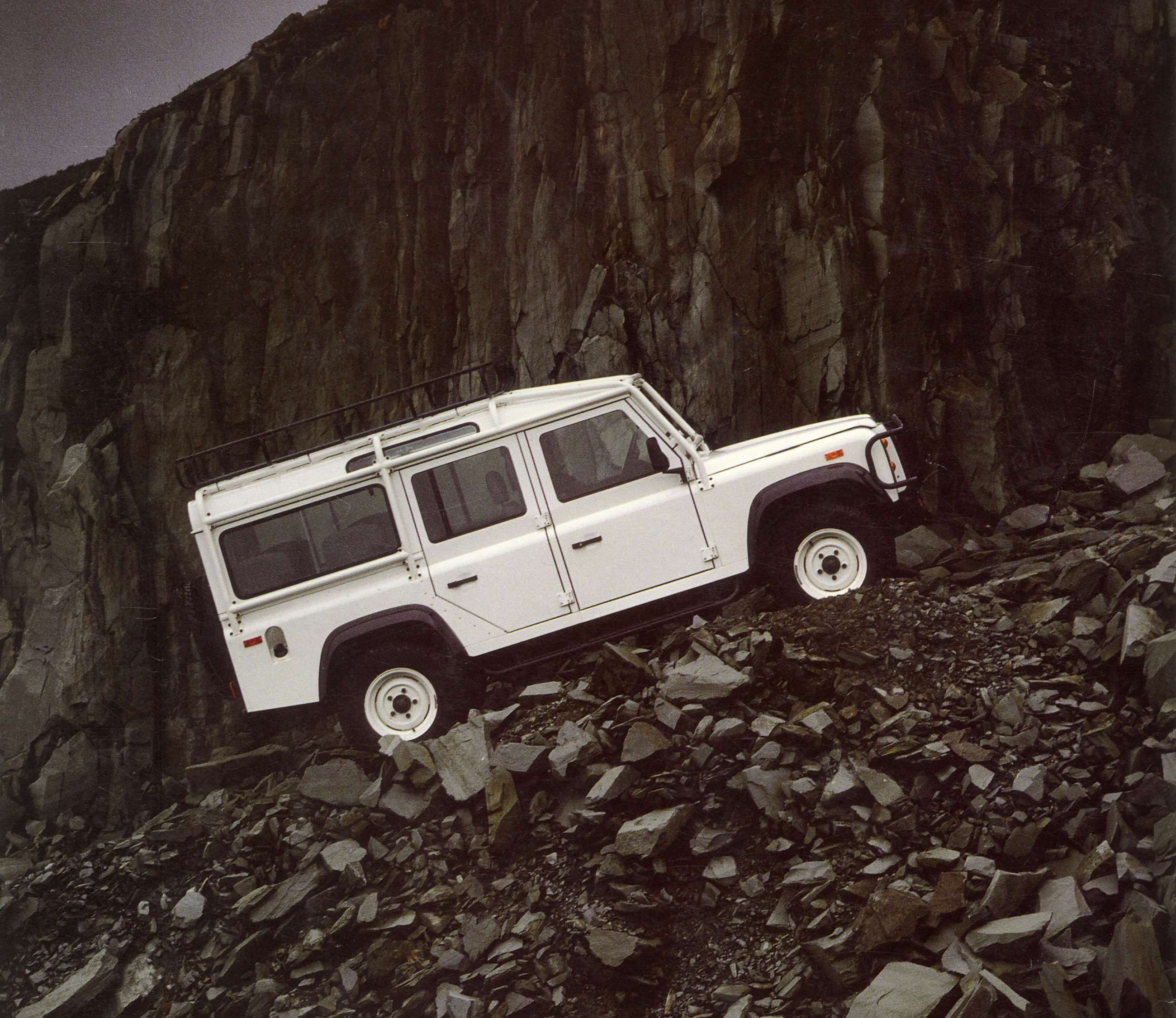 classic-cars-that-ned-ev-conversions-5-land-rover-defender-goodwood-10082021.jpg