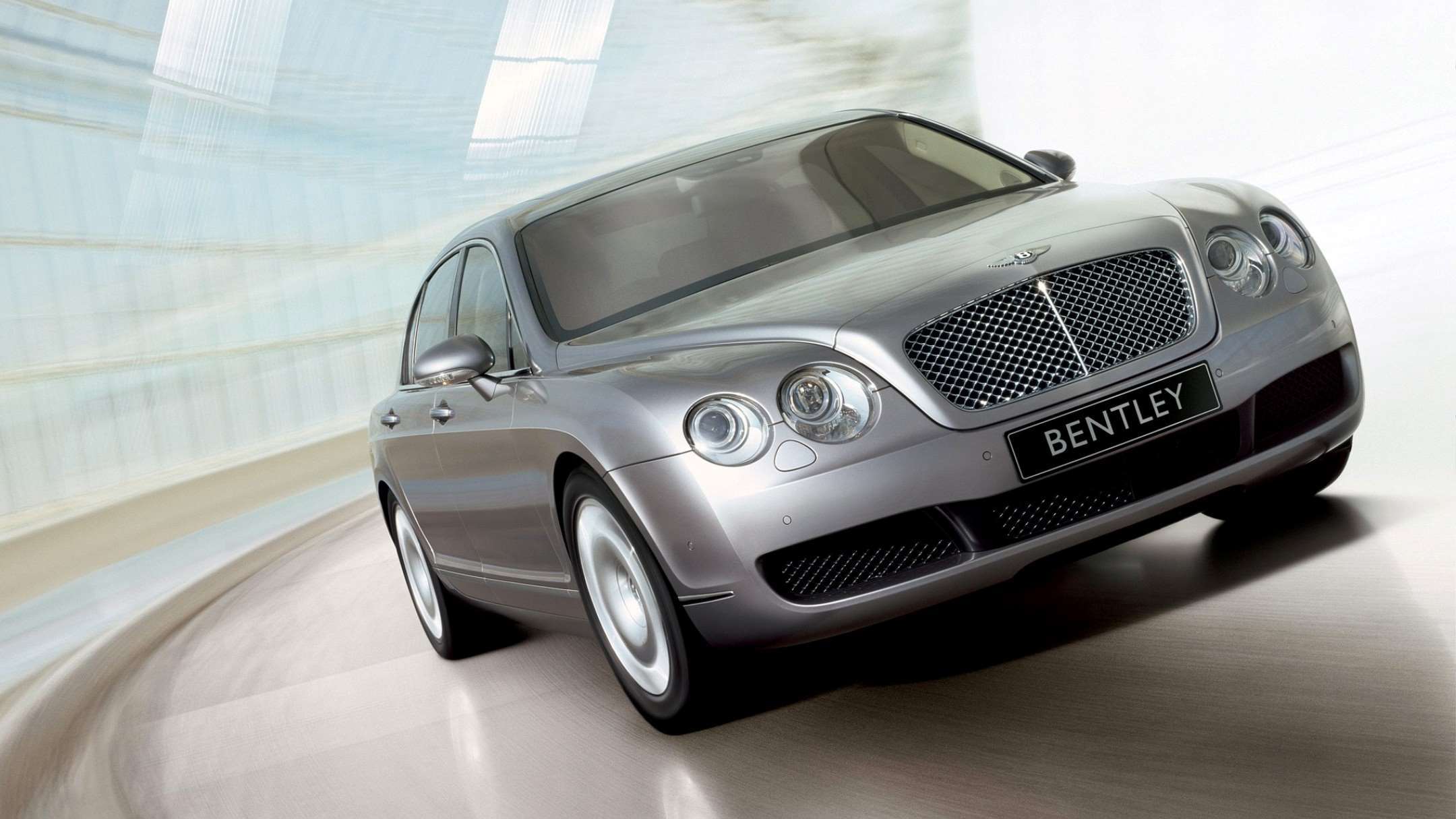 bentley_flying_spur_200mph_goodwood_11022022_03.jpg