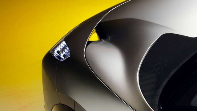 03_lotus_eletre_reveal_goodwood_29032022_studio_int_chargeflaphigh.jpg