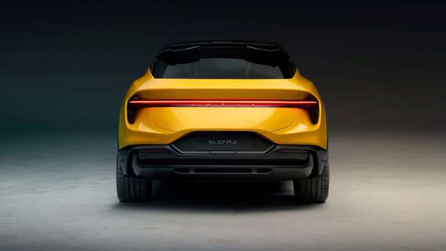 08_lotus_eletre_reveal_goodwood_29032022_yellow_studio_rear.jpg