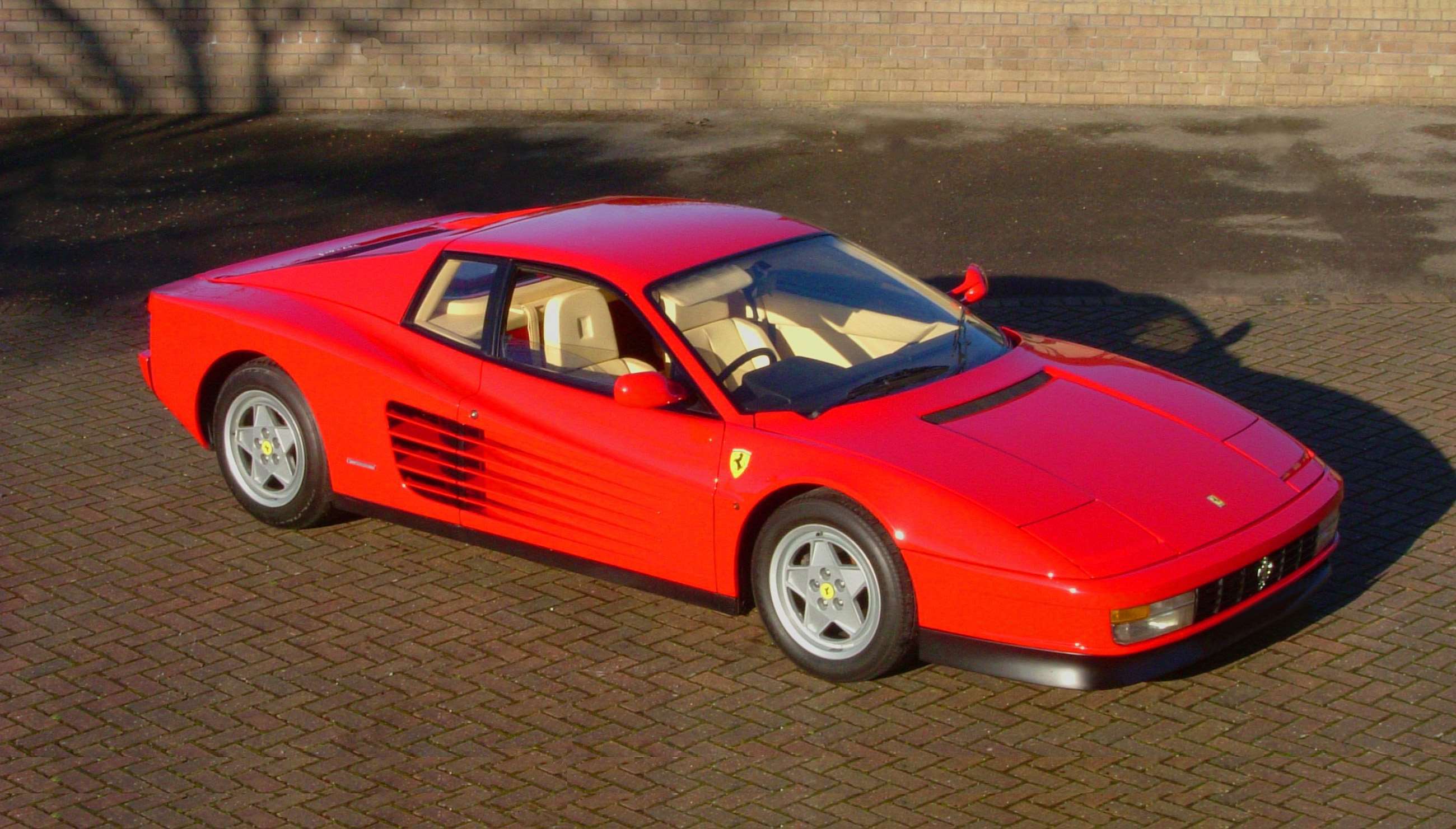 ferrari-testarossa-2600-1.jpg