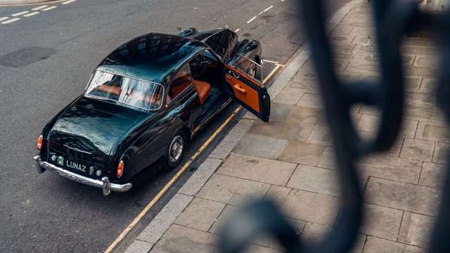 11.-1961-bentley-s2-continental-upcyled-by-lunaz-design-in-london-abstract-image.jpg