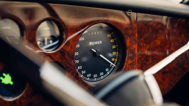 13.-1961-bentley-s2-continental-upcyled-by-lunaz-design-ev-power-interior-dial.jpg