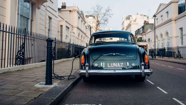 8.-1961-bentley-s2-continental-upcyled-by-lunaz-design-on-charge-in-london-on-lamp-post.jpg
