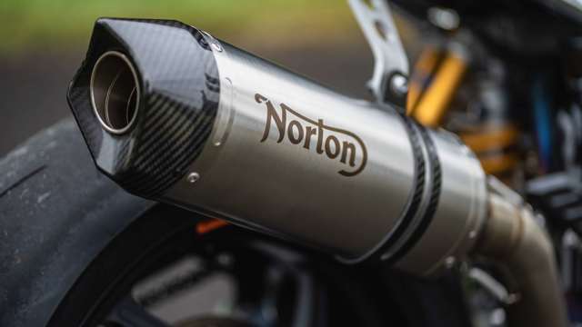 norton-v4cr-05.jpg