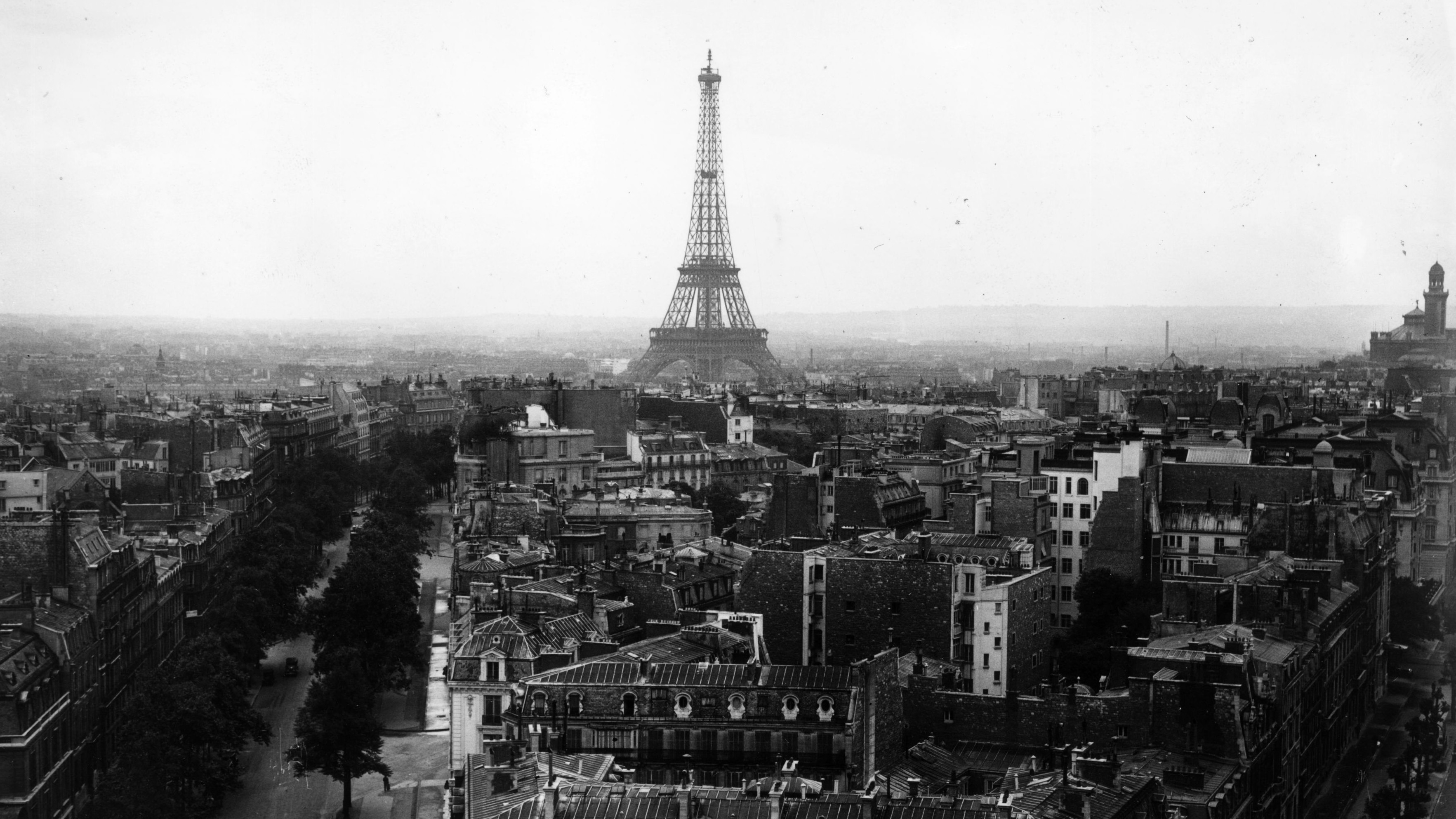 eiffel tower 1930s copy getty.jpg