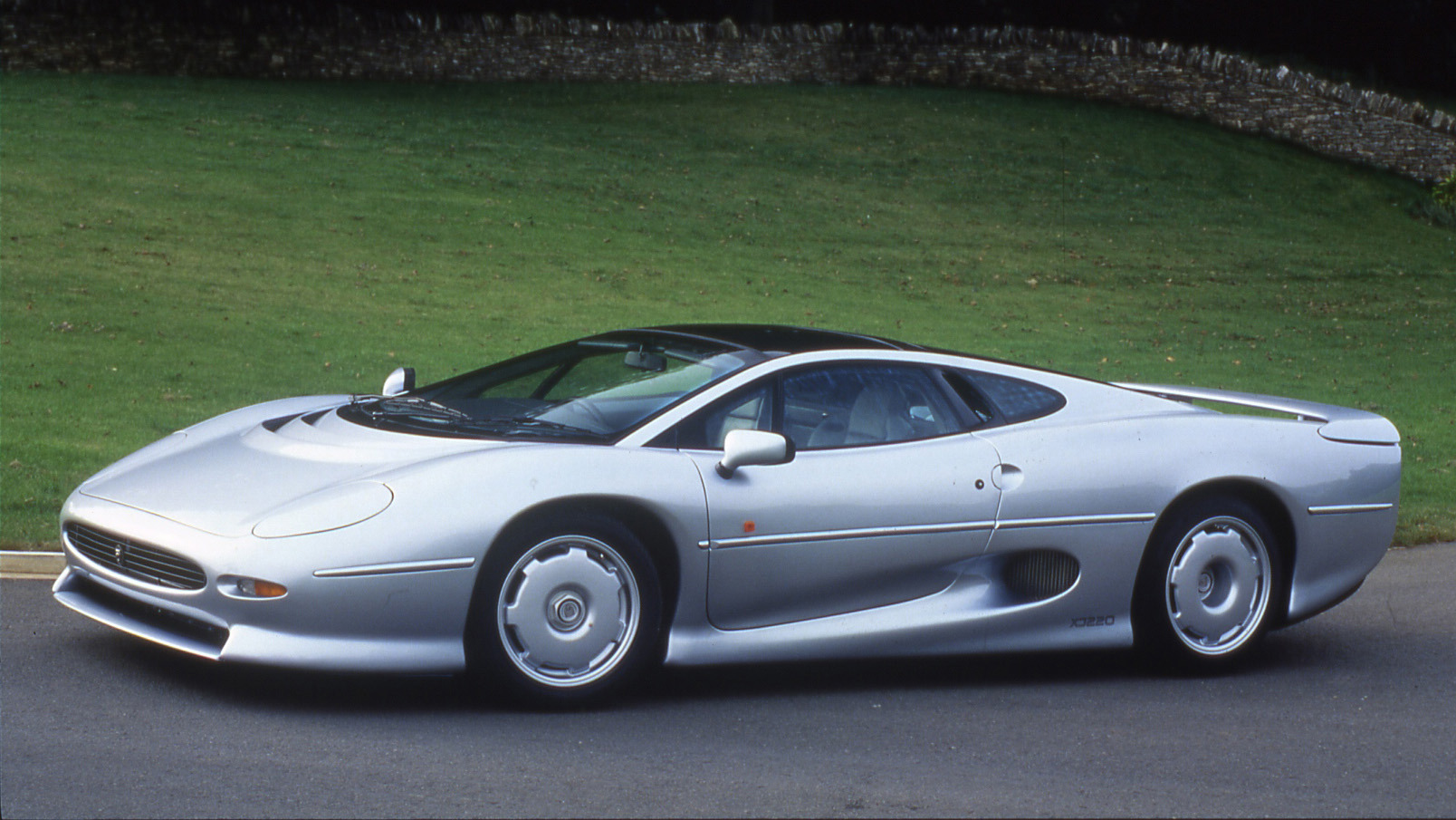 Jaguar XJ220 copy.jpg