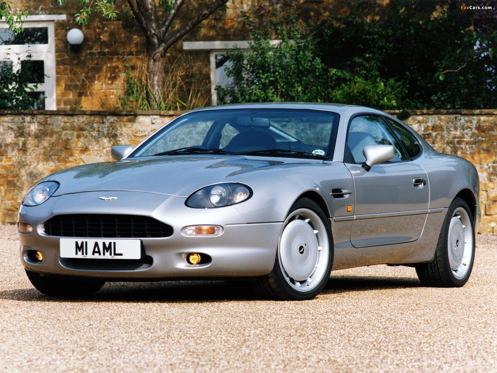 Aston-Martin-DB7.jpg