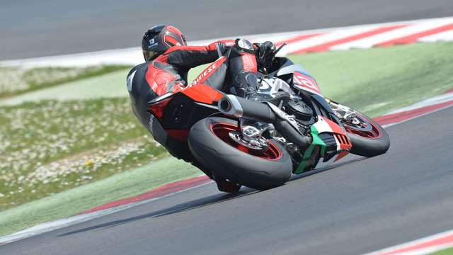 aprillia_rsv4_rf_01081616.jpg