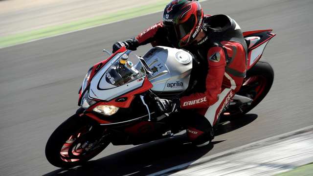 aprillia_rsv4_rf_01081617.jpg