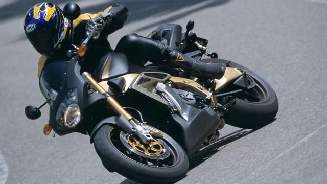 aprilia_tuono_20051623.jpg