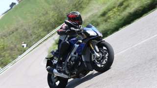 aprilia_tuono_v4_1100_rr_20051612.jpg