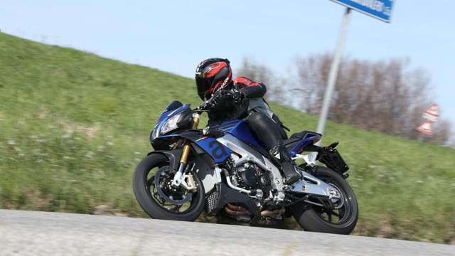 aprilia_tuono_v4_1100_rr_20051617.jpg