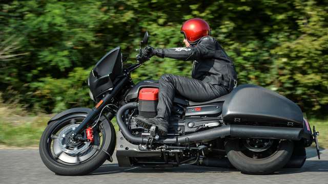 motoguzzi_mgx21_19_20012017.jpg