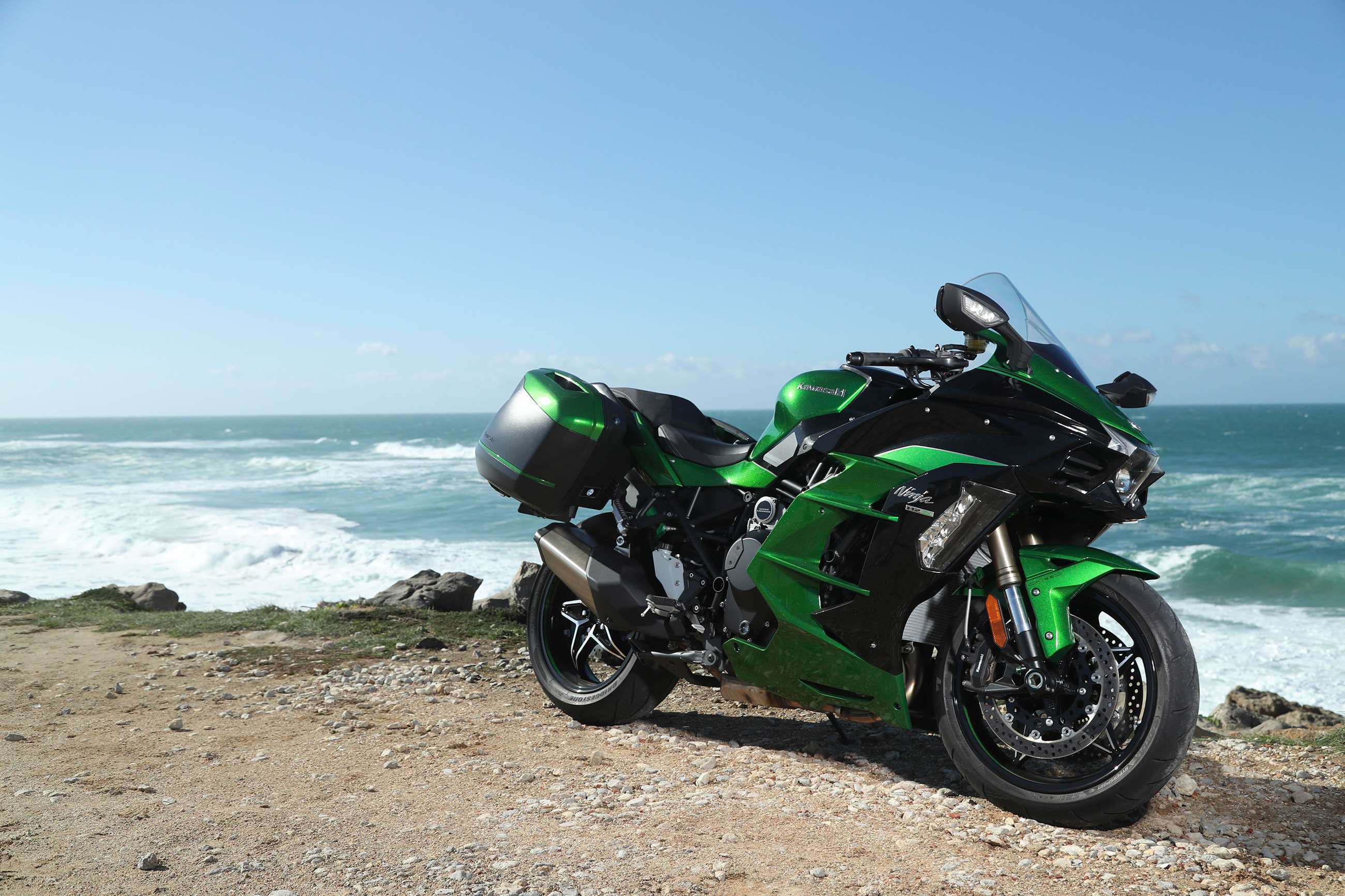 Кавасаки крико. Kawasaki Ninja h2 SX Special Edition. Kawasaki Ninja h2r SX. Kawasaki Ninja 1000 SX кофр. Kawasaki Ninja h2 SX Special Edition зеленый 2019.