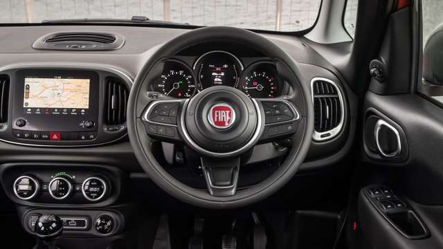 fiat_500_l_cross_02081811.jpg