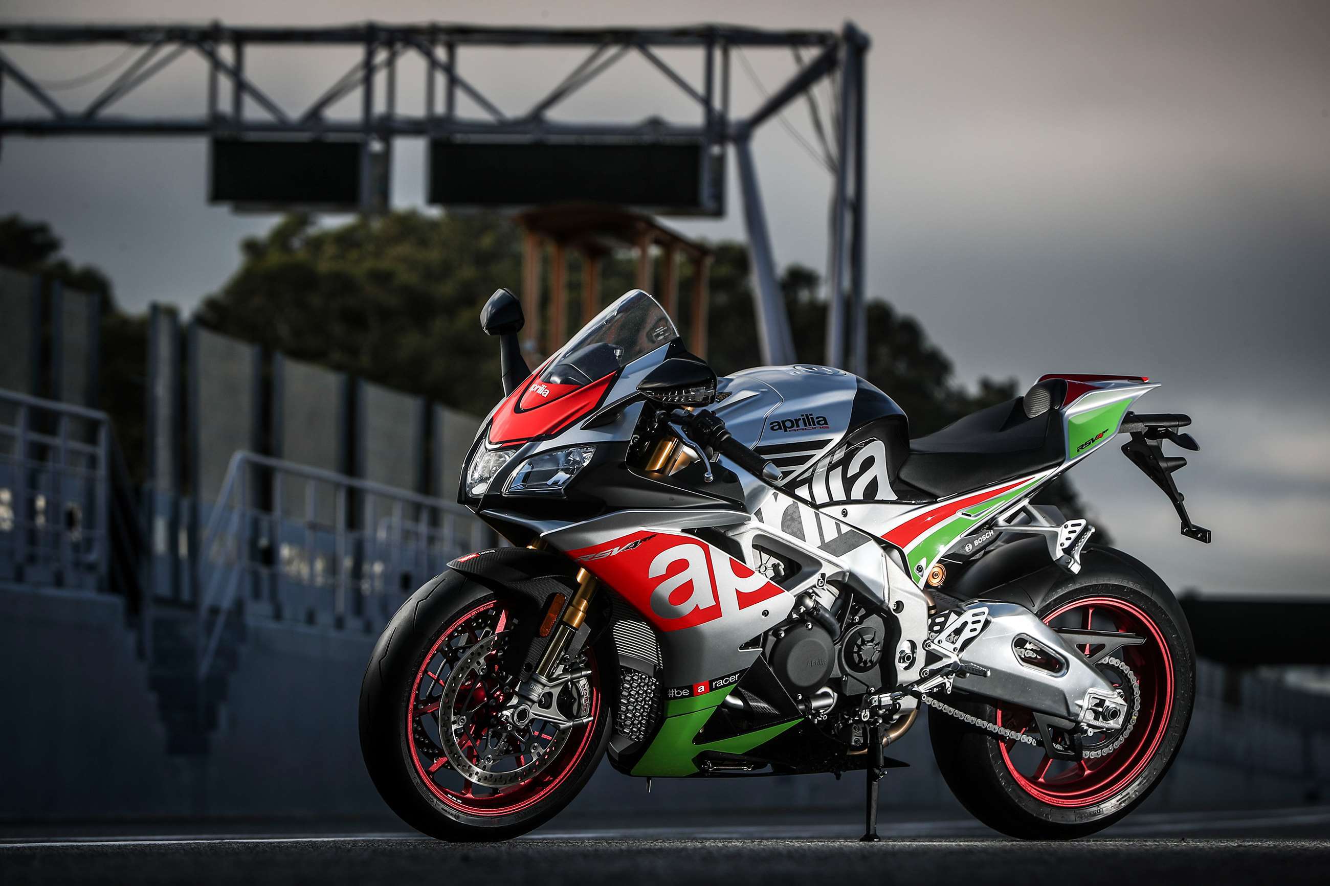 aprilia_rsv4_rf_goodwood_19011801.jpg