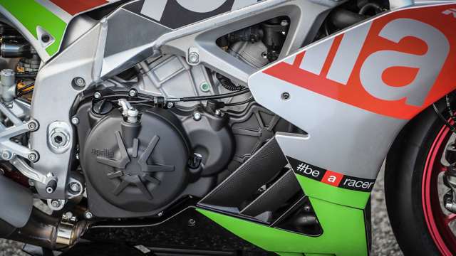 aprilia_rsv4_rf_goodwood_19011812.jpg