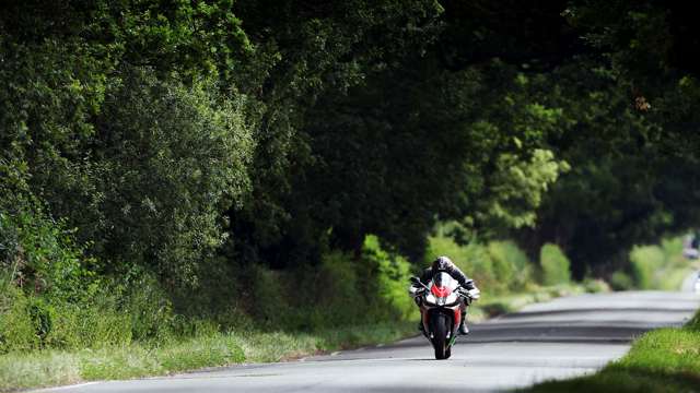 aprilia_rsv4_rf_goodwood_19011839.jpg