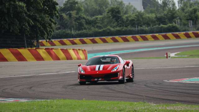 ferrari_488_pista_161018105.jpg