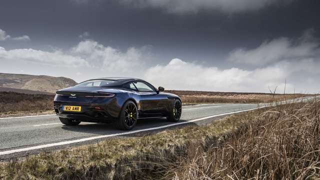 aston_martin_db11_amr_24091806.jpg