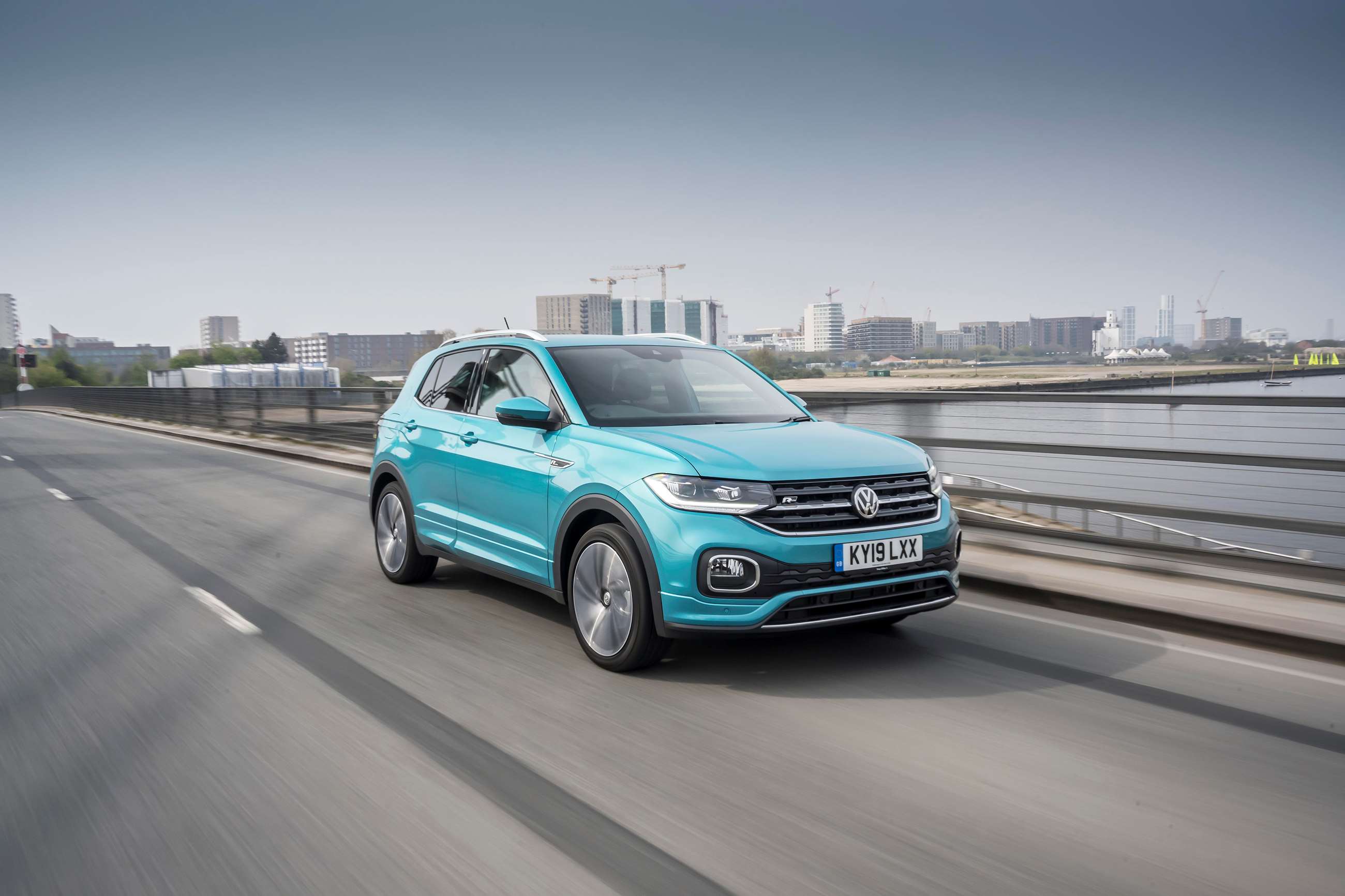 Фольксваген 2019 года. VW T-Cross r. Volkswagen t-Cross Style r-line. Фольксваген 2019. Volkswagen t Cross серый.