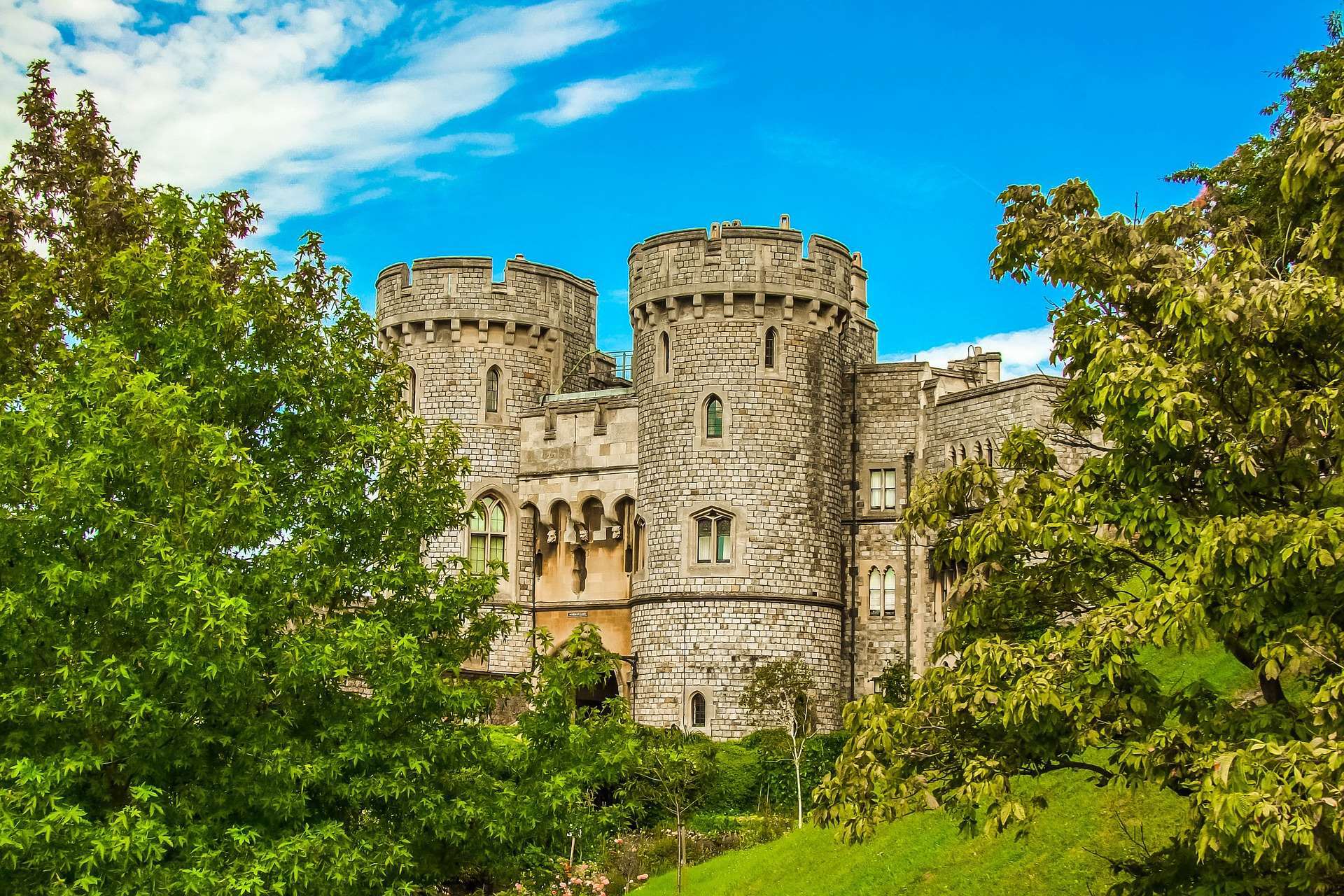 arundel-castle-g98d55e426_1920.jpg