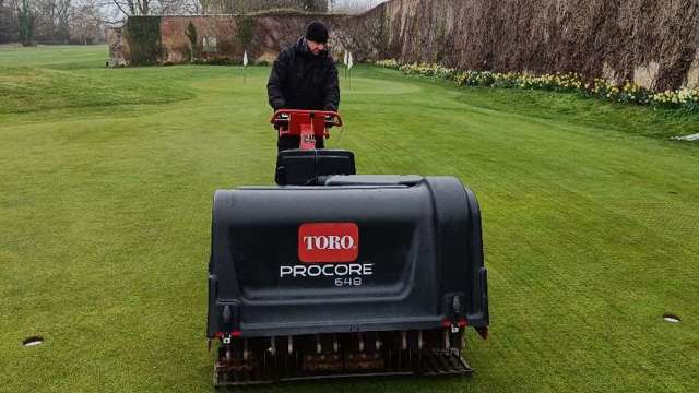 Small pencil tine across the greens.