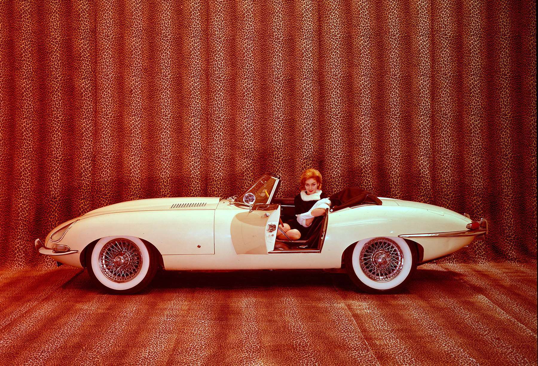 1961-jaguar-e-type-us_008.jpg